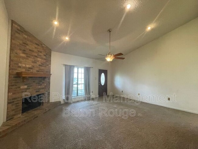 Building Photo - 9766 Kinglet Dr