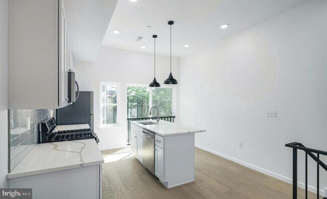 Building Photo - 2634 Manton St