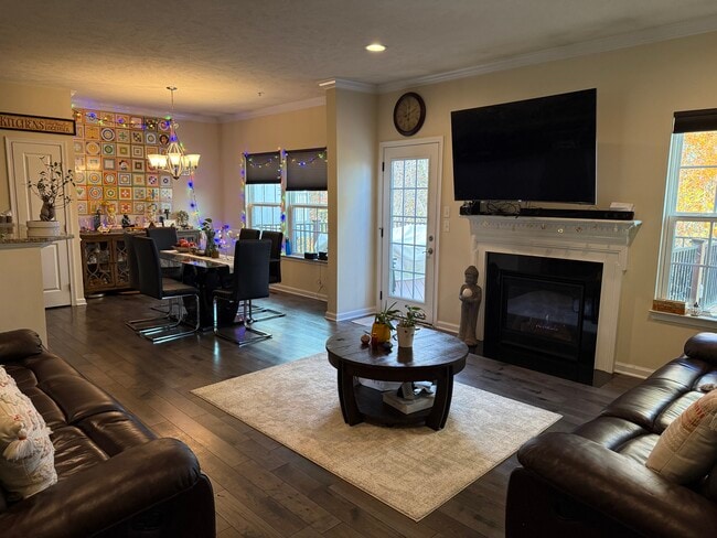 Living - 624 Edison Dr Townhome