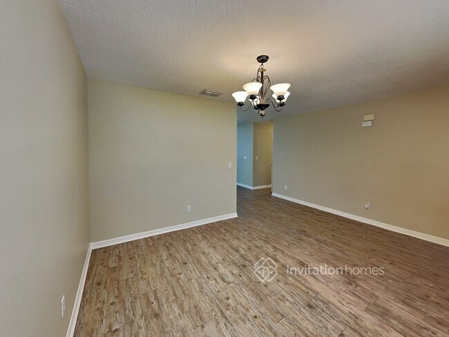 Building Photo - 1639 Algonkin Loop