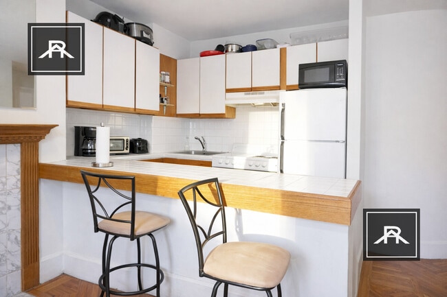 Building Photo - 11 Aberdeen St