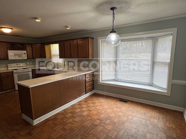 Building Photo - Charming 4-bedroom 2.5 bath home