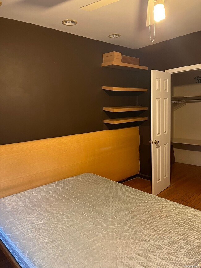 Foto del edificio - 42-31 Colden St