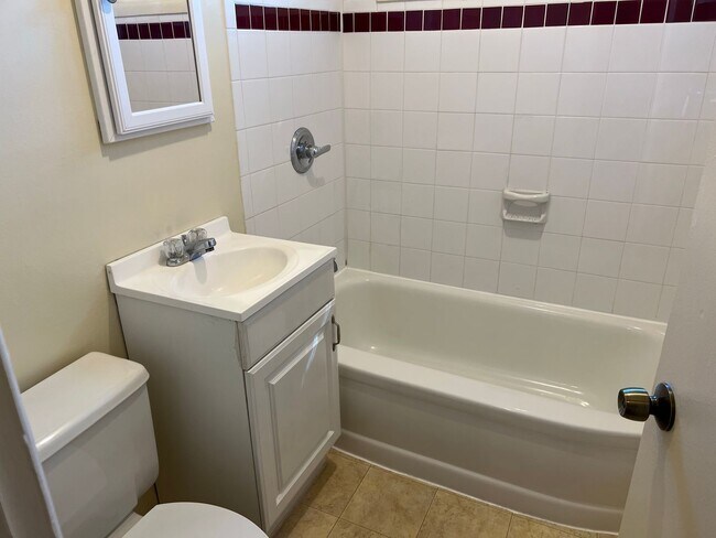 Foto del edificio - Spacious Home , Great Location