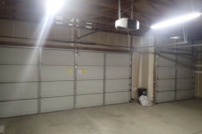 Building Photo - 3 BR/2BA | Newly Renovated Single Family Home | 3-Car Garage | Fenced yard!