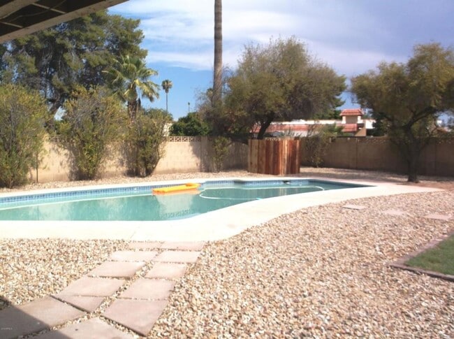 Foto del edificio - 5-Bedroom Tempe Home with Private Pool, Turf Backyard, & Garage