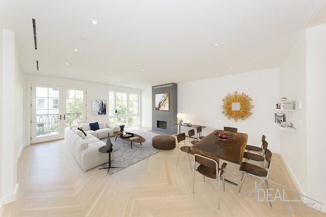 Foto del edificio - 321 E 9th St