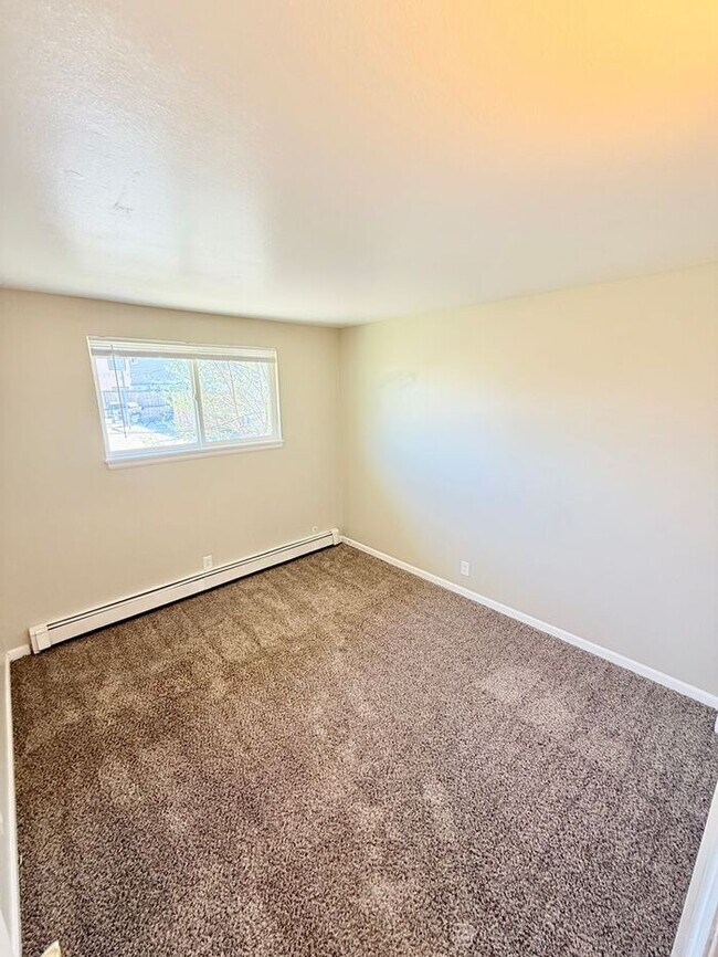 Building Photo - Move in specials - Pick One - 1st month free or $100 off monthly rent. Flexible lease terms are a...