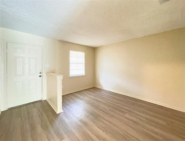 Foto del edificio - 902 N Meadows Dr