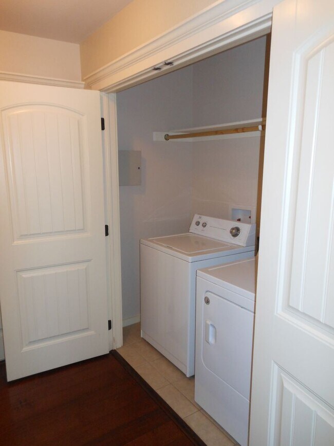 Foto del edificio - 2 Bedroom 1 Bath Apartment (40% 1st Month ...