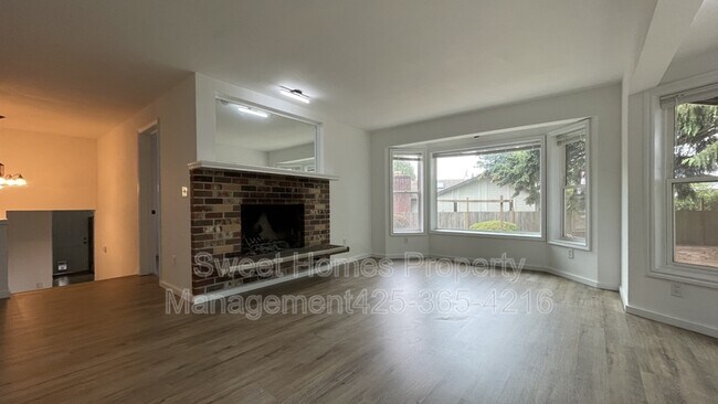 Building Photo - 20204 20th Ave W