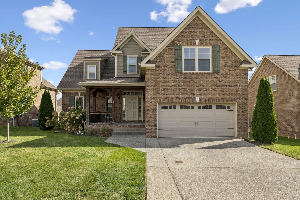 Primary Photo - Welcome home to this beautifully maintaine...