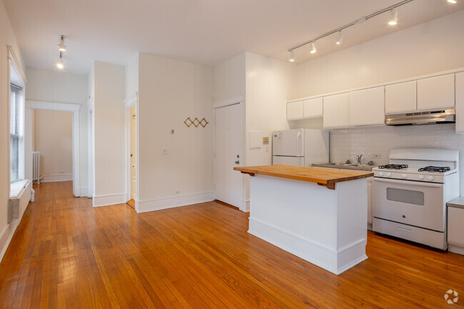 1BR, 1BA - 650SF - 5700 N Winthrop Ave