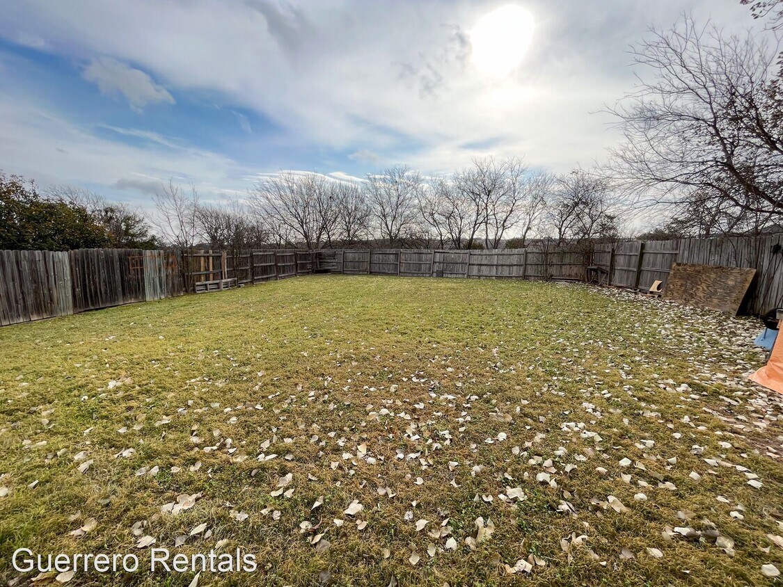 Building Photo - 3 br, 1 bath House - 1008 Couples