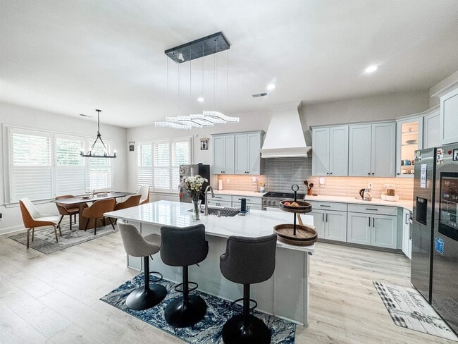 Foto del edificio - 669 Covington Walk Ln N