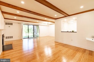 Building Photo - 504 Mountainview Dr