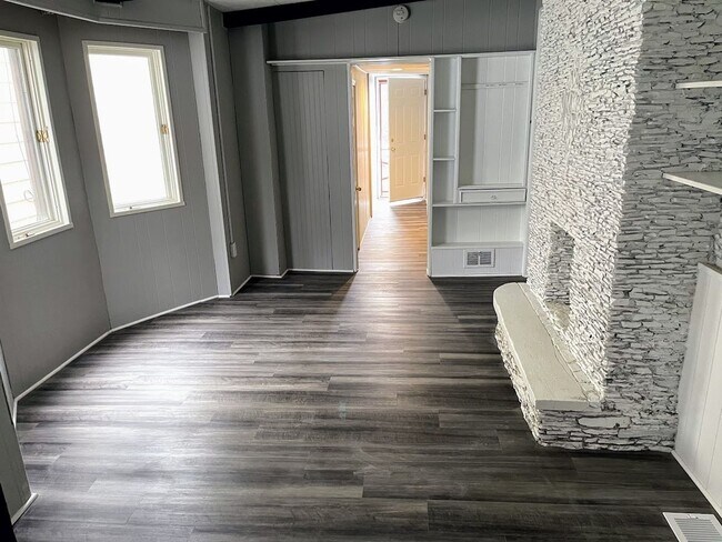 Foto del edificio - 1527 Rutherford Ave