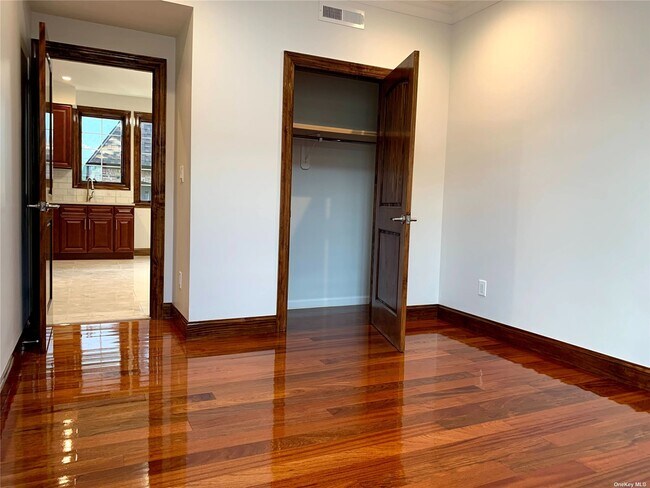 Foto del edificio - 43-28-43220 220th St