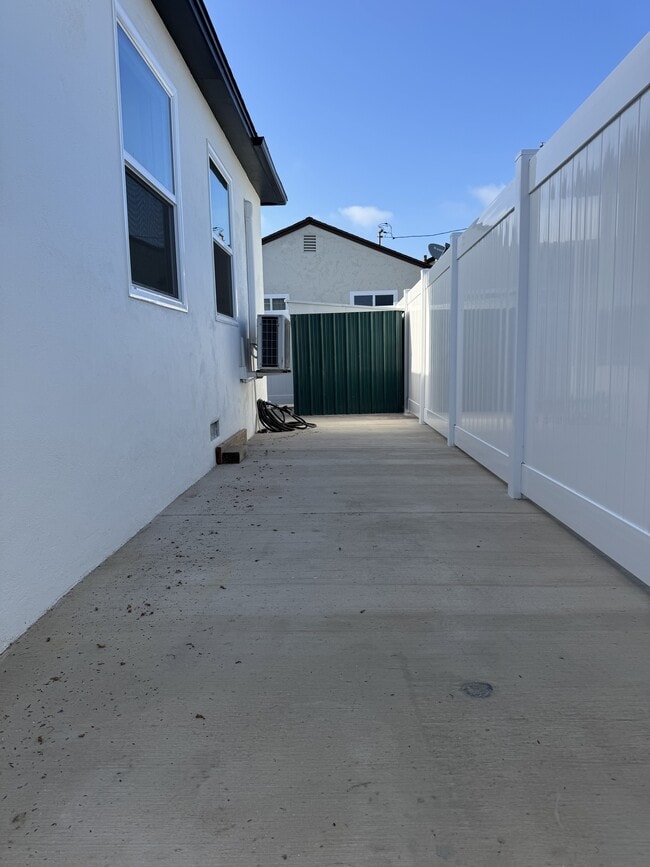 Building Photo - 15216 Cimarron Ave
