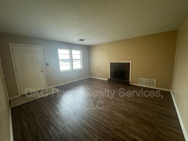 Building Photo - 2713 SW 66th St