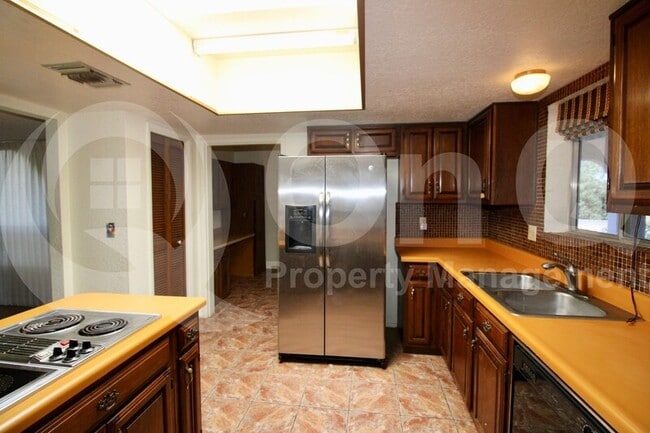 Building Photo - 1255 W Eldora Pl