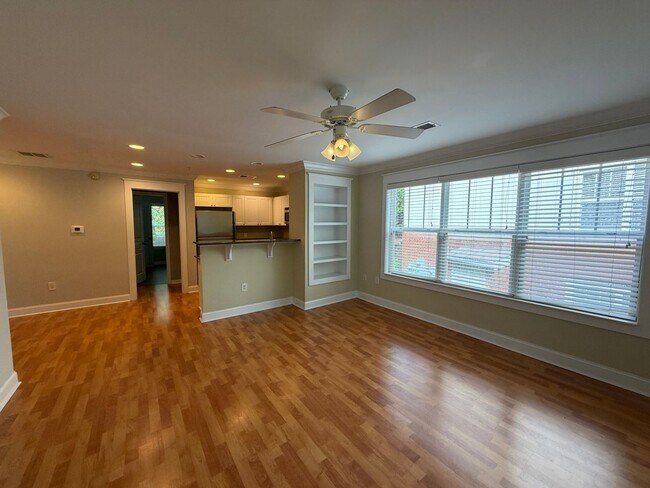 Foto del edificio - 1615 Elmwood Ct