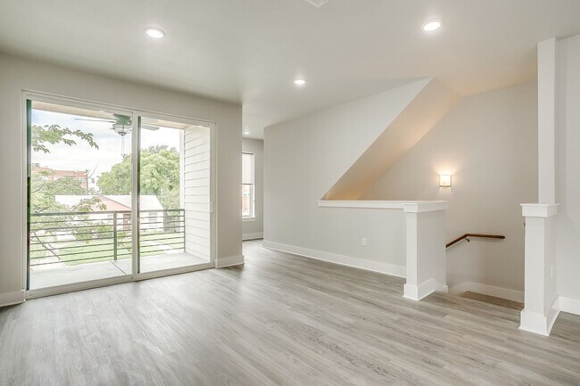Building Photo - 3117 Wayside Ave