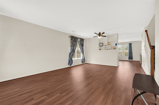 Foto del edificio - 9340 Royal Way