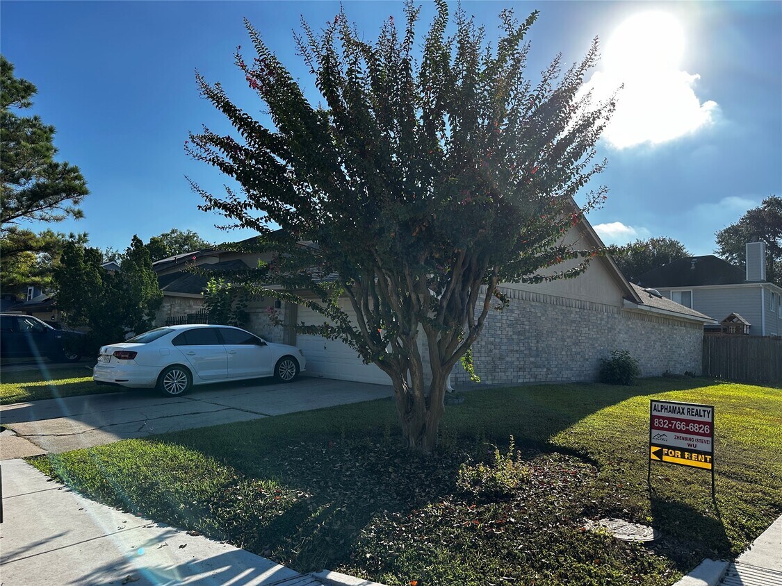 Foto principal - 12435 Truesdell Dr