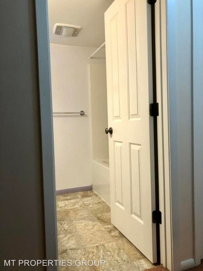 Foto del edificio - 3 br, 2 bath House - 645 E. Central Ave