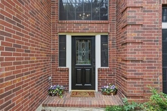 Building Photo - 2413 Piney Woods Dr