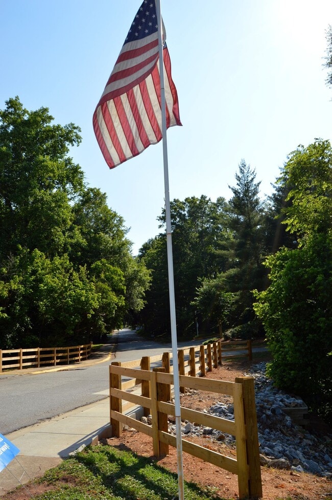 Building Photo - University Garden