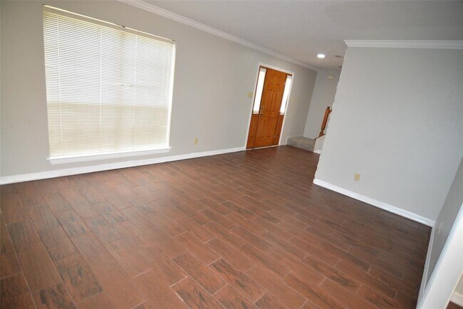 Building Photo - 515 Hawthorn Pl