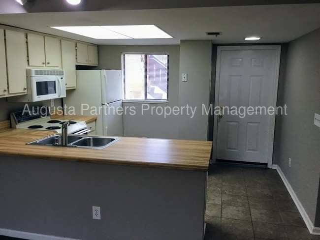 Building Photo - 303 Windsong Cir