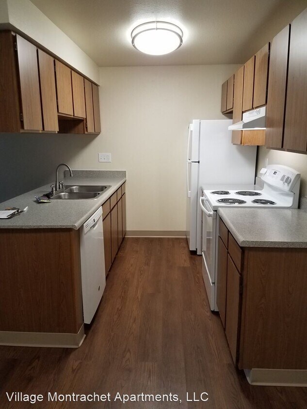 Primary Photo - 2 br, 2 bath Apartment - 400 S. 152nd