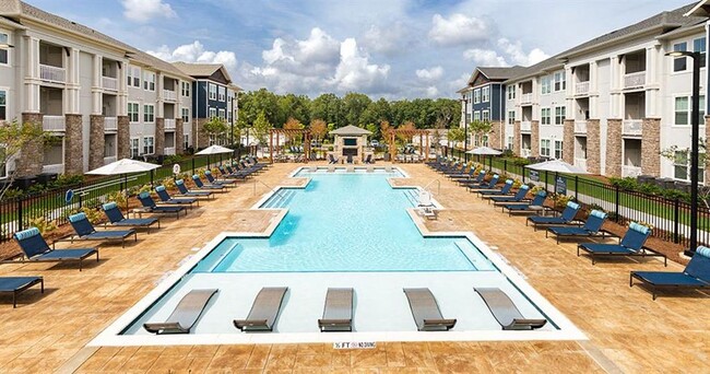 Building Photo - Promenade at Newnan Crossing