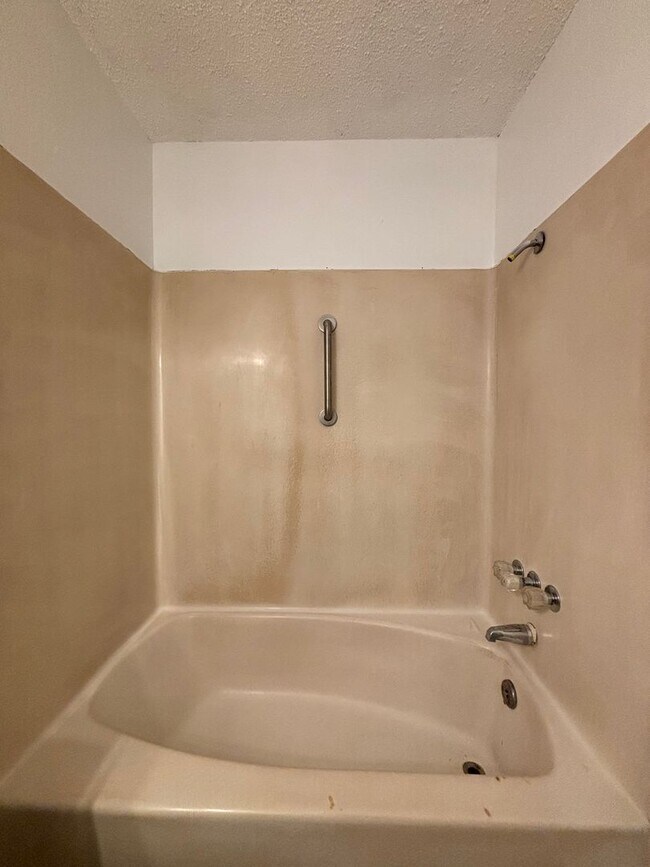 Foto del edificio - 2 bedroom 2 full bath 1 car garage availab...