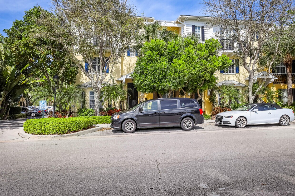 Primary Photo - 351 Flamingo Dr