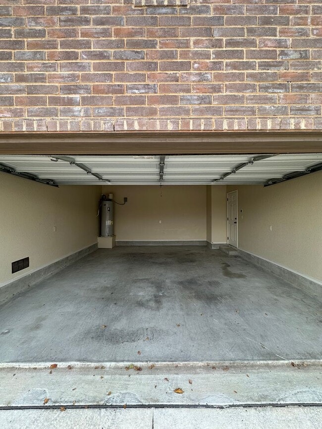 Building Photo - Spacious 3/2 Duplex in New Braunfels