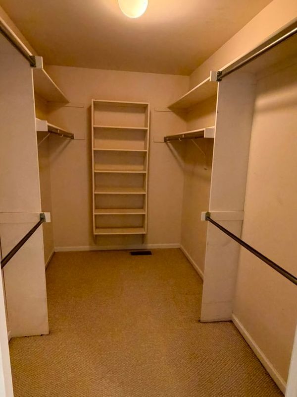 Foto del edificio - 7782 Watford Dr