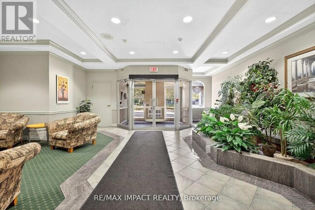 Building Photo - 10 Dayspring Cir