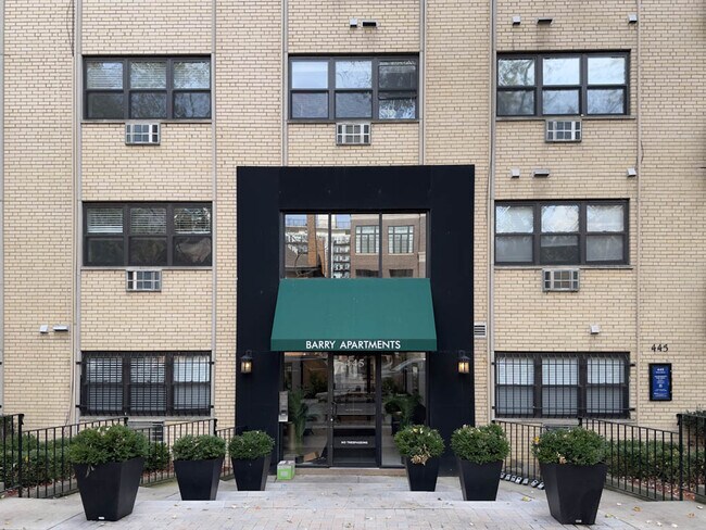 Building Photo - 450 W Barry Ave