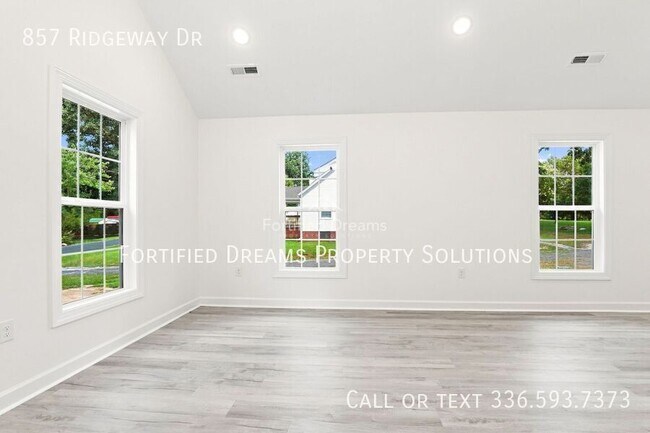 Foto del edificio - 857 Ridgeway Dr