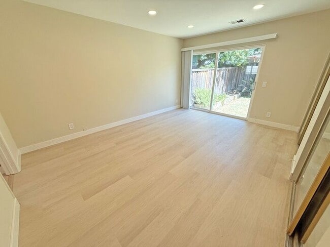 Foto del edificio - Beautiful Single-Story Evergreen Home--Walk to Silver Creek High!