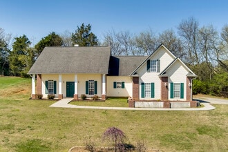 Building Photo - 110 Hillvale Ln