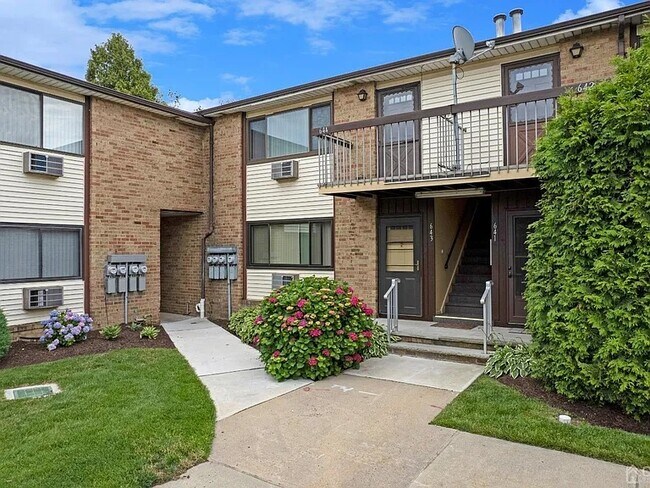 Foto del edificio - 644 Cricket Ln