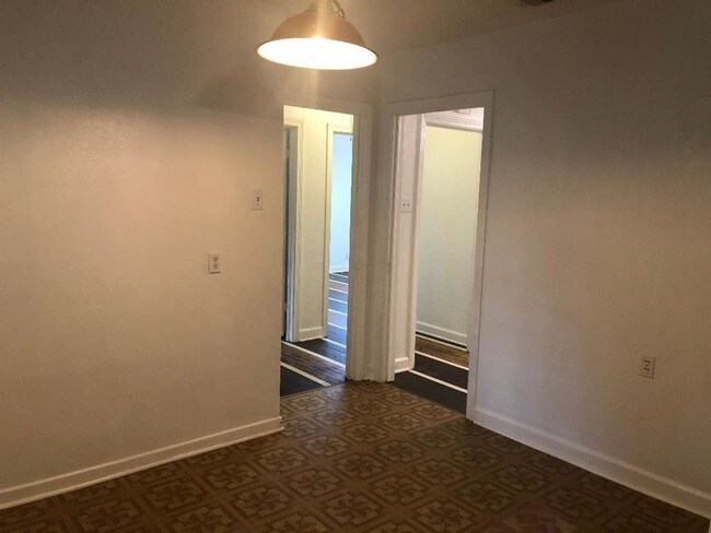 Building Photo - 221 Athenia Dr