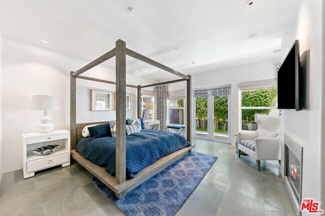 Foto del edificio - 1341 Palisades Beach Rd