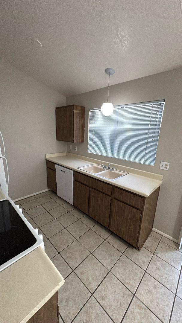 Foto del edificio - 1664 S Robin Ln