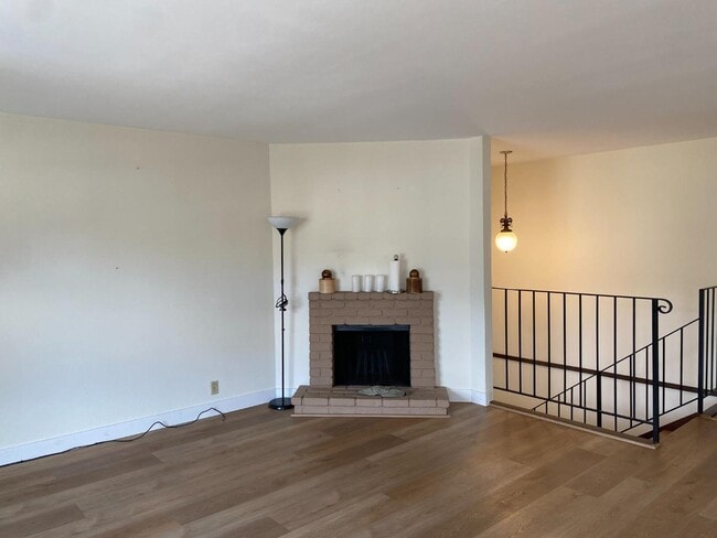 Building Photo - 81 Camelot Ct